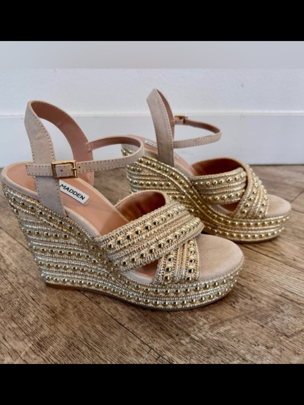 Steve Madden Juniper Gold/Pearl Embellished Wedge Sandals - Size 7